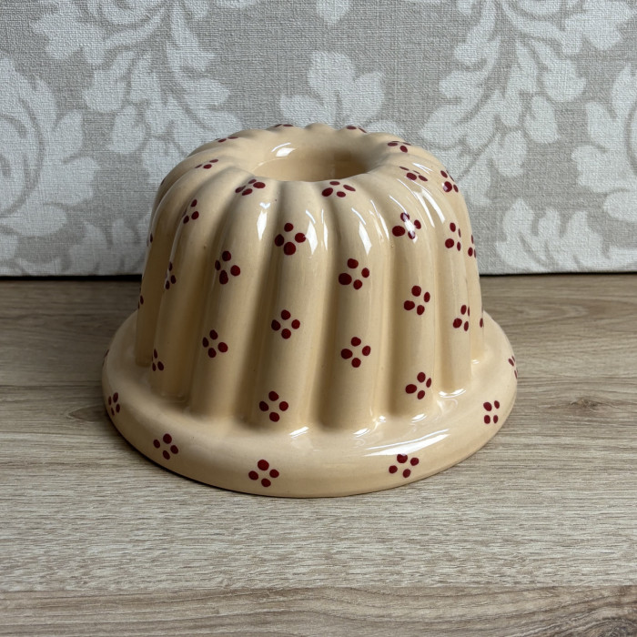 Mould à Kougelopf cream with point red Mould à Kougelopf cream with point red