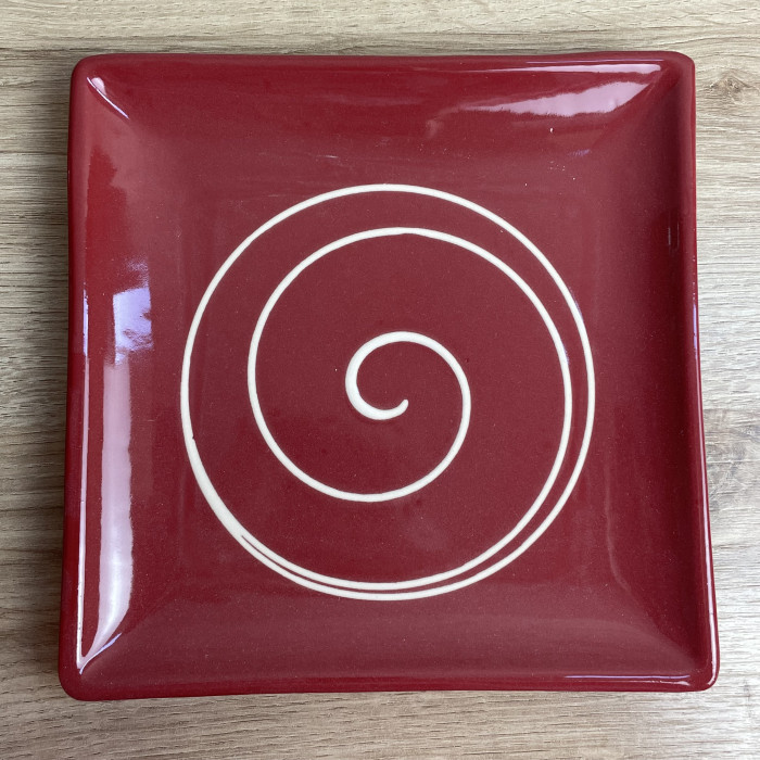 Petite assiette carrée rouge cerclé